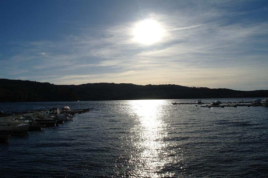 Uggdal Tysnes Sjo Og Fritidアパートホテル エクステリア 写真