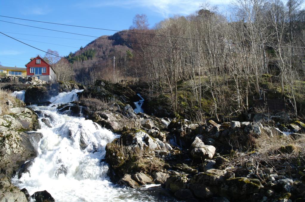 Uggdal Tysnes Sjo Og Fritidアパートホテル エクステリア 写真