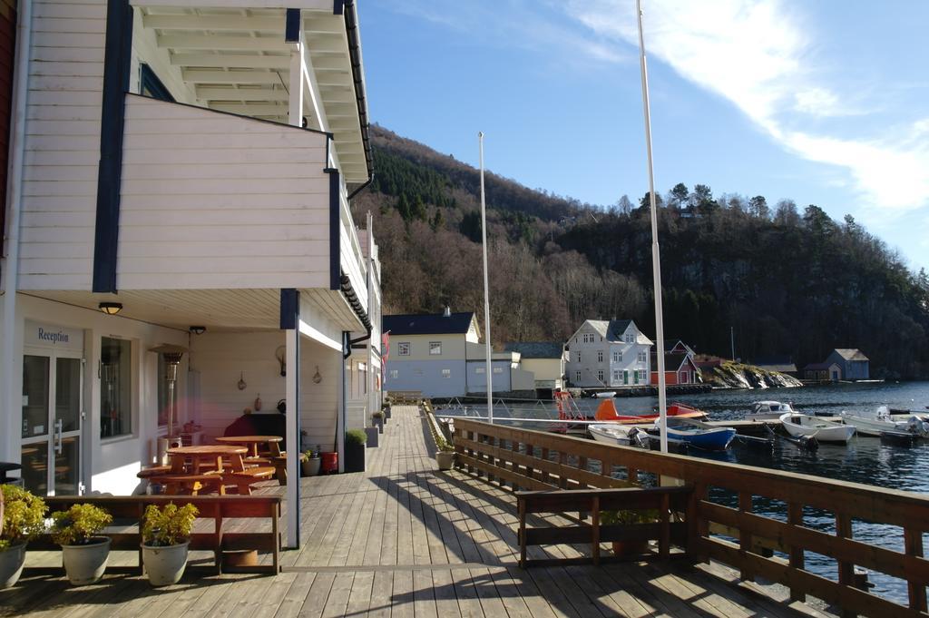 Uggdal Tysnes Sjo Og Fritidアパートホテル エクステリア 写真
