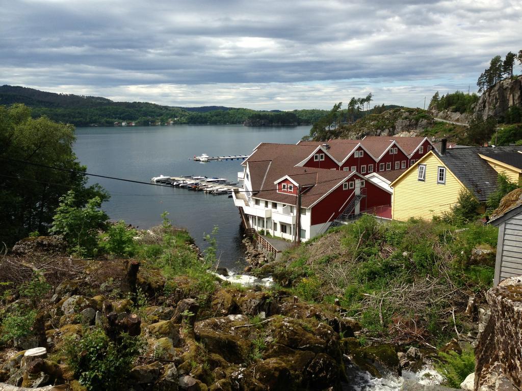 Uggdal Tysnes Sjo Og Fritidアパートホテル エクステリア 写真