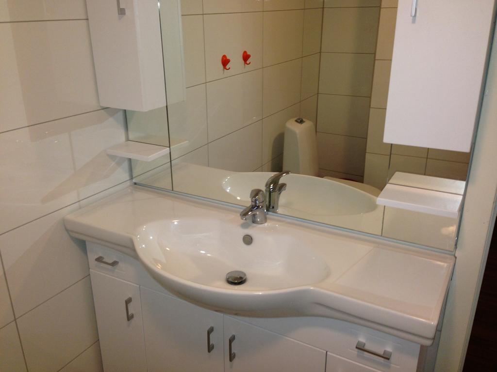 Uggdal Tysnes Sjo Og Fritidアパートホテル エクステリア 写真